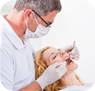 Regelmäßige Kontrolle durch den Zahnarzt